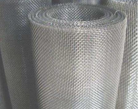 不锈钢防虫网是由高强度不锈钢丝经重型精密织机制造而成