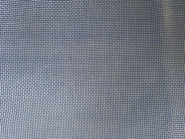 不锈钢网布由不锈钢丝按经纬顺序编织而成